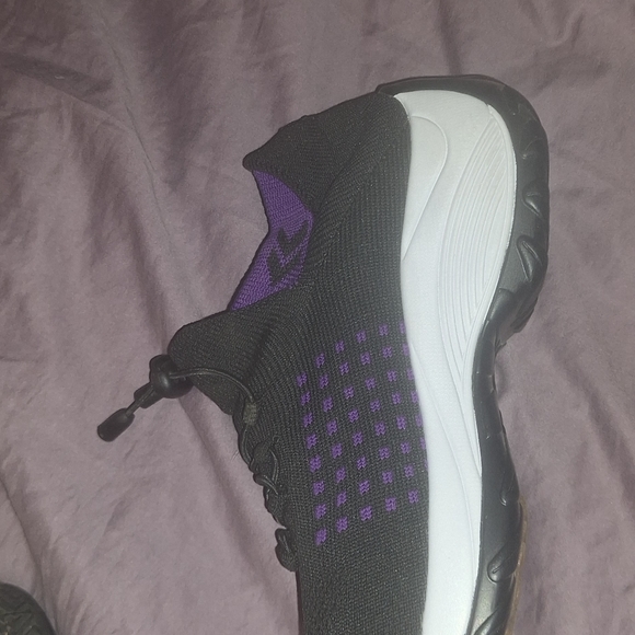 2 pair of tennis shoes 1 pair jeans - Picture 5 of 11